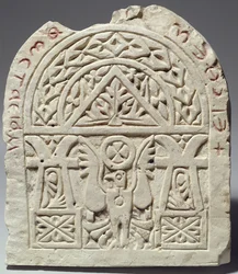 Begravningsstela med en duva eller örn, 800-800-talet e.Kr. (kalksten)